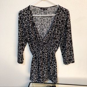 BCBG Maxazria Sz L Black & White Tieback Shirt